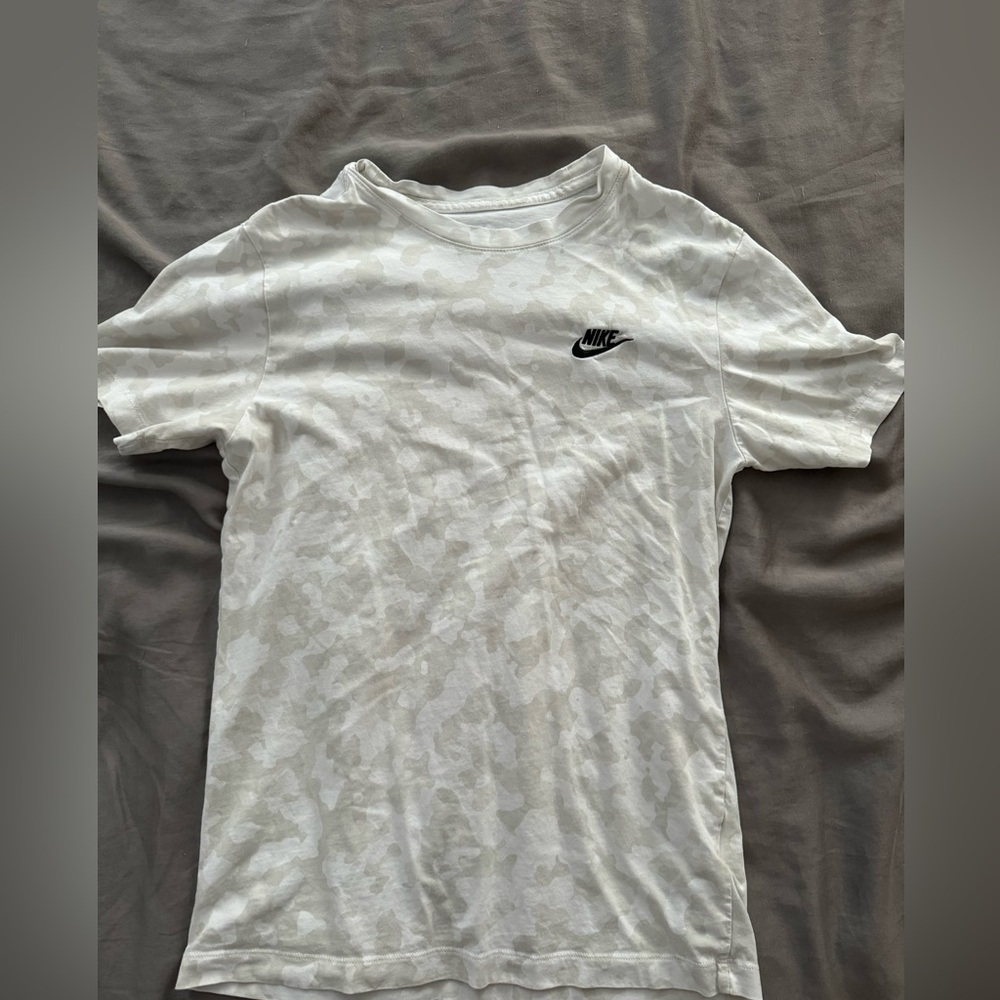 Camo nike short sleeve size small